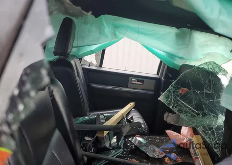 2015 Ford Expedition Xlt z USA, uszkodzony, nr VIN 1FMJU1HT6FEF32891